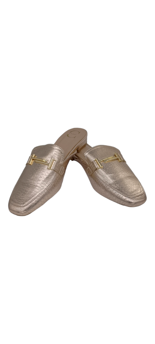 Women Flat Sandal (Golden)